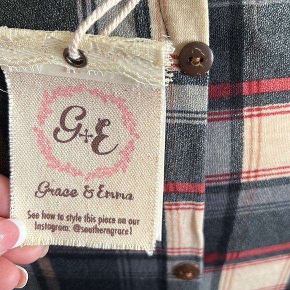 NWT⭐️Adorable🍁FALL Plaid TOP Button-up Back🍁Tan Elbow Patches by Grace & Emma - Picture 4 of 11